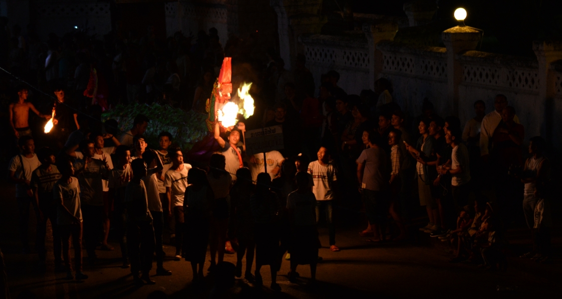 DEFILE LORS DE LA FETE DES LUMIERES A LUANG-PRABANG Octobre 2017 (16)