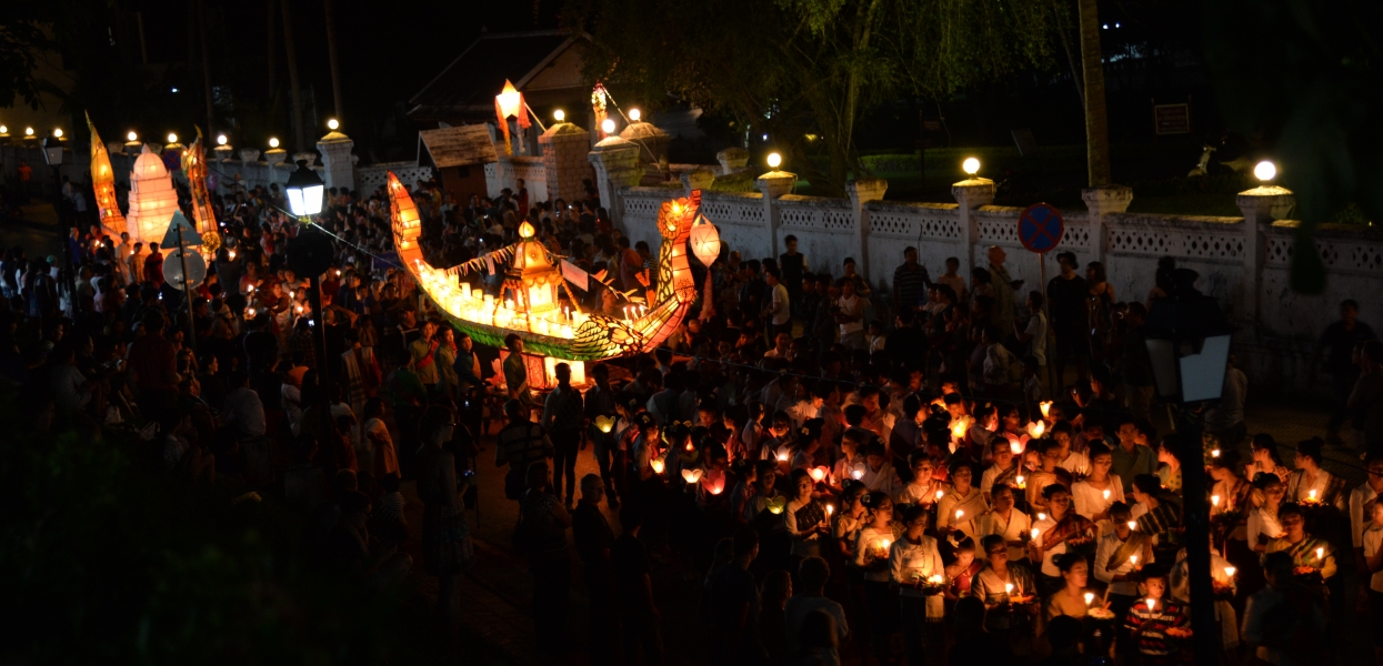 DEFILE LORS DE LA FETE DES LUMIERES A LUANG-PRABANG Octobre 2017 (17)