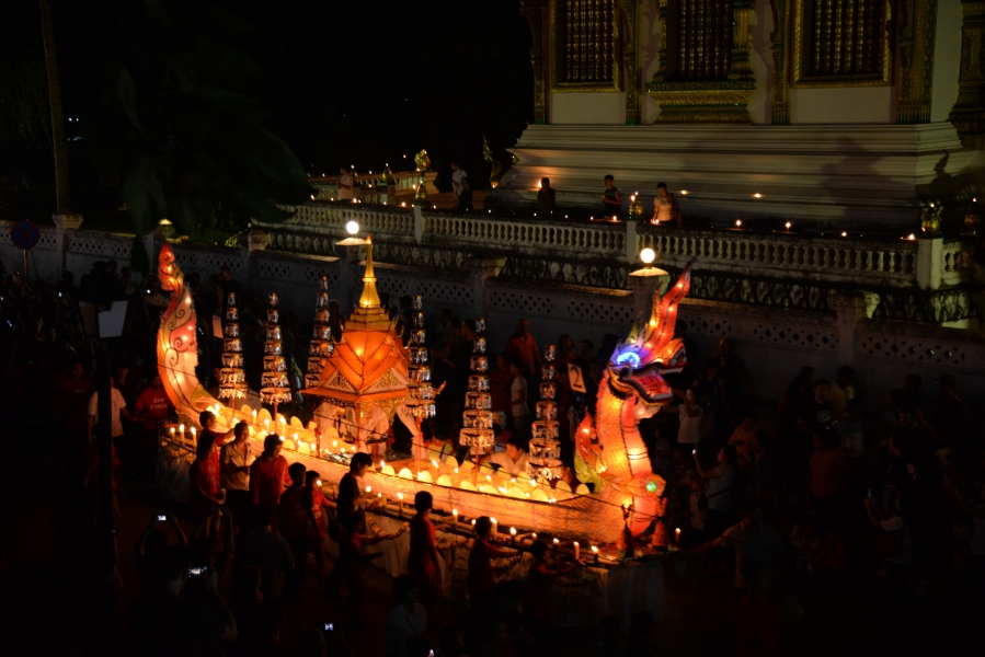 DEFILE LORS DE LA FETE DES LUMIERES A LUANG-PRABANG Octobre 2017 (19)