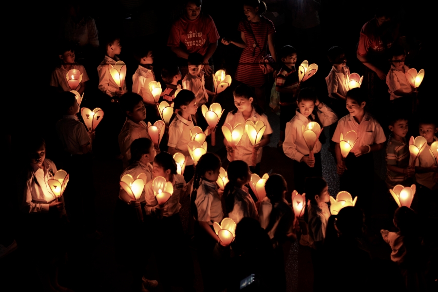 DEFILE LORS DE LA FETE DES LUMIERES A LUANG-PRABANG Octobre 2017 (2)