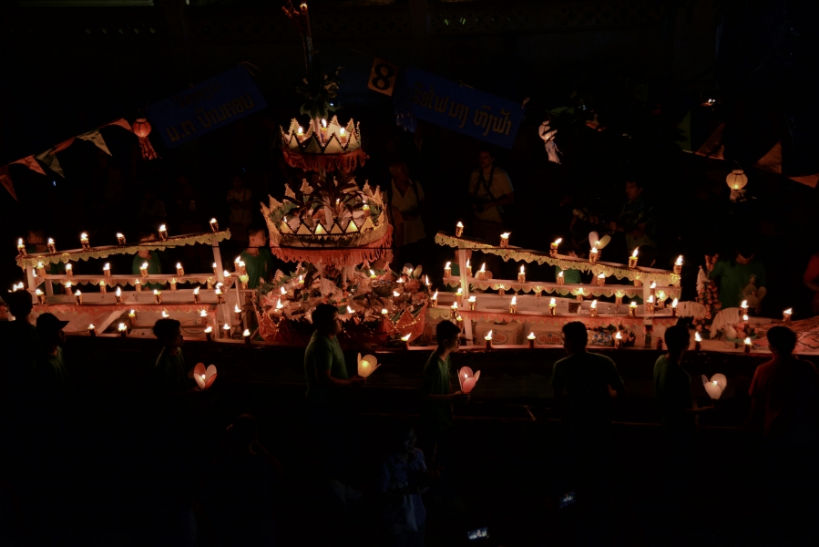 DEFILE LORS DE LA FETE DES LUMIERES A LUANG-PRABANG Octobre 2017 (5)