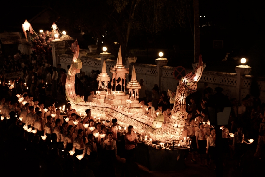 DEFILE LORS DE LA FETE DES LUMIERES A LUANG-PRABANG Octobre 2017 (7)