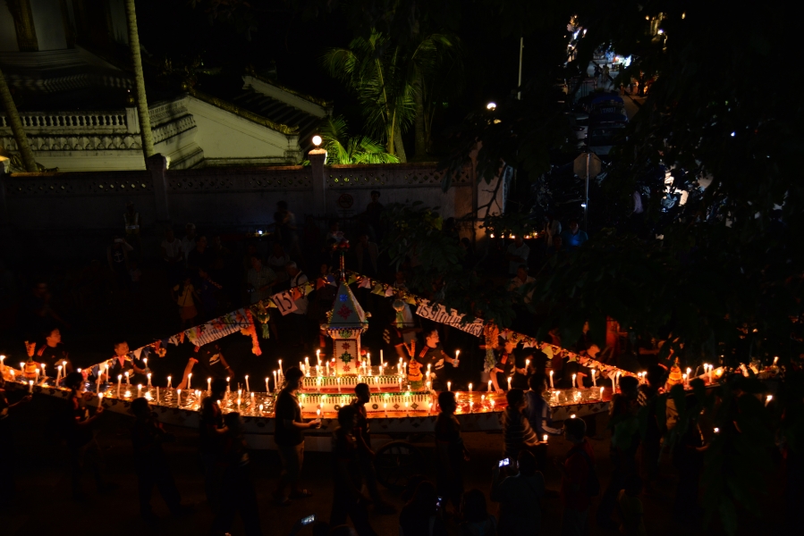 DEFILE LORS DE LA FETE DES LUMIERES A LUANG-PRABANG Octobre 2017 (9)