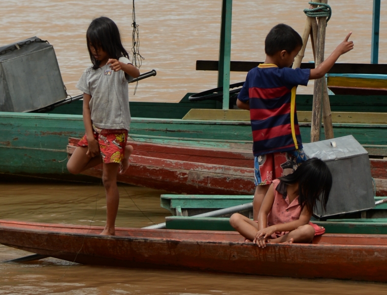 PAKSE, LUANG-PRABANG INSTANT DE VIE DES JEUNES LAO (11)