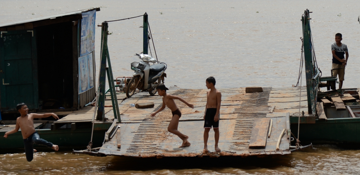 PAKSE, LUANG-PRABANG INSTANT DE VIE DES JEUNES LAO (12)