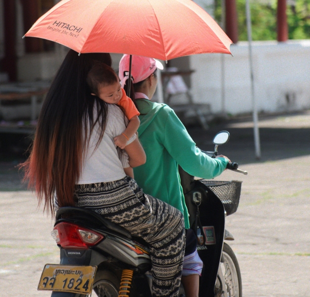 PAKSE, LUANG-PRABANG INSTANT DE VIE DES JEUNES LAO