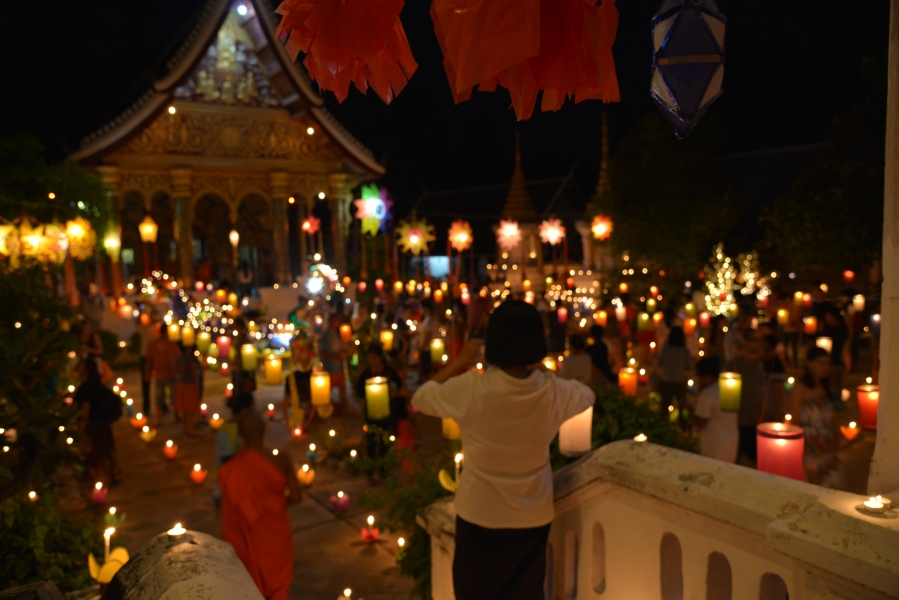 PREPARATION DE LA FETE DES LUMIERES A LUANG-PRABANG (7)