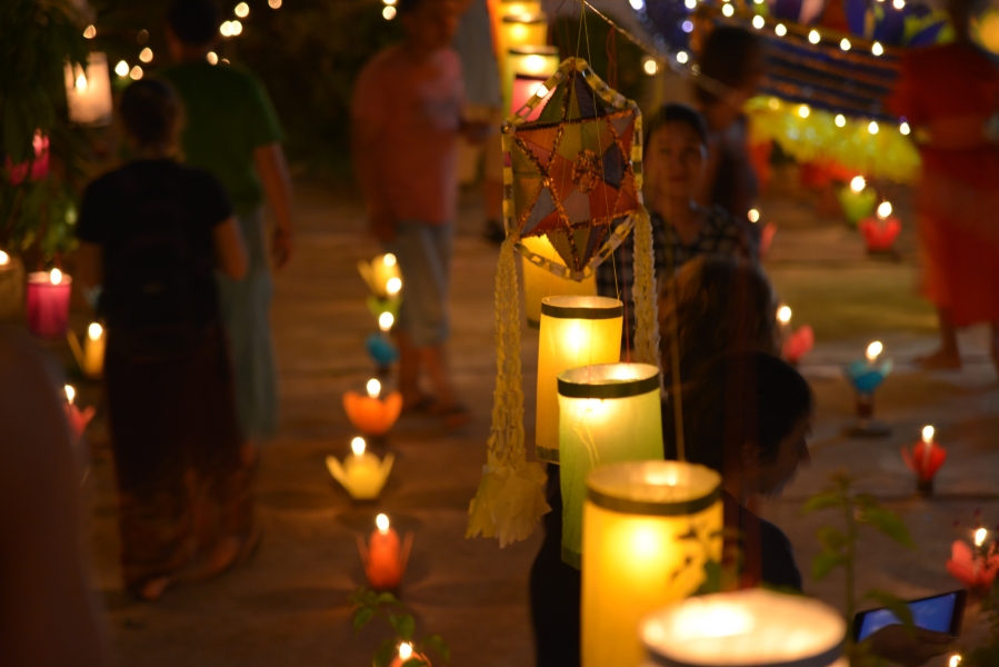 PREPARATION DE LA FETE DES LUMIERES A LUANG-PRABANG (8)