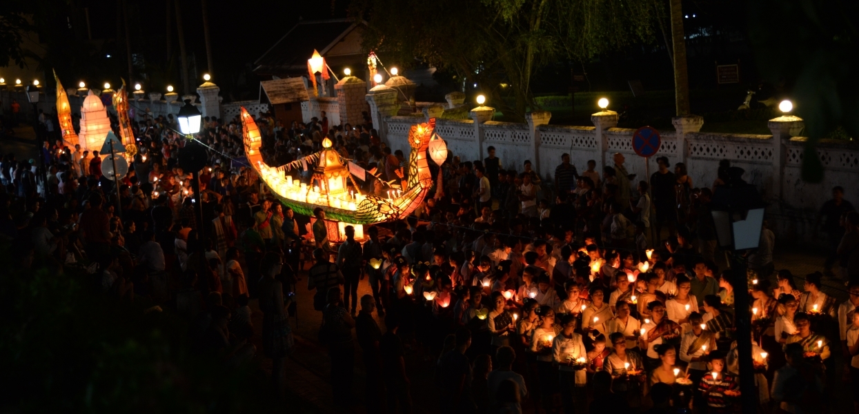 DEFILE LORS DE LA FETE DES LUMIERES A LUANG-PRABANG Octobre 2017 (17)