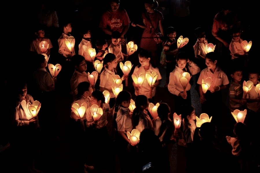 DEFILE LORS DE LA FETE DES LUMIERES A LUANG-PRABANG Octobre 2017 (2)