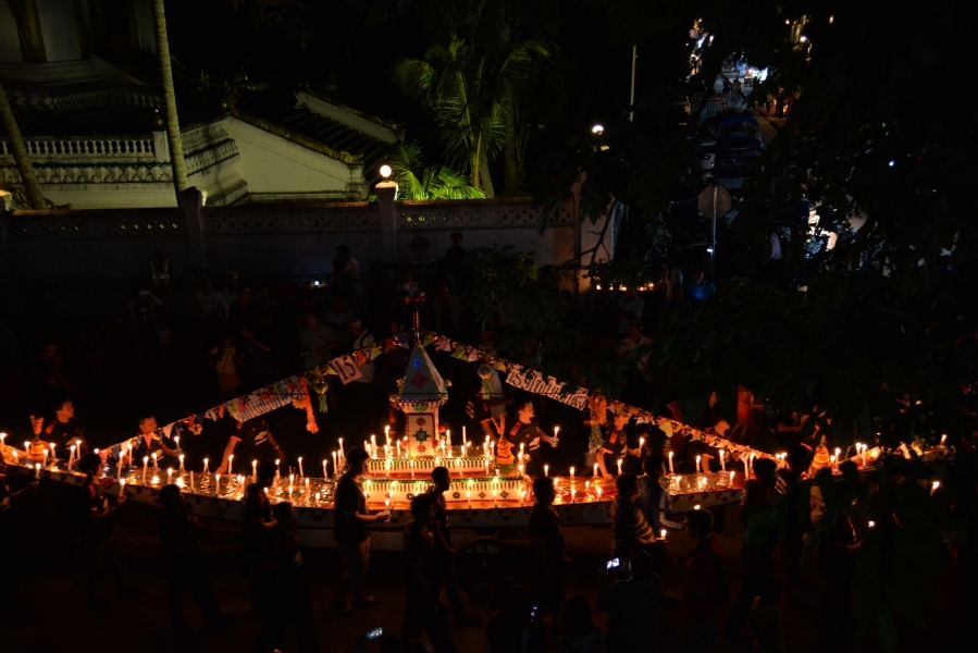 DEFILE LORS DE LA FETE DES LUMIERES A LUANG-PRABANG Octobre 2017 (9)
