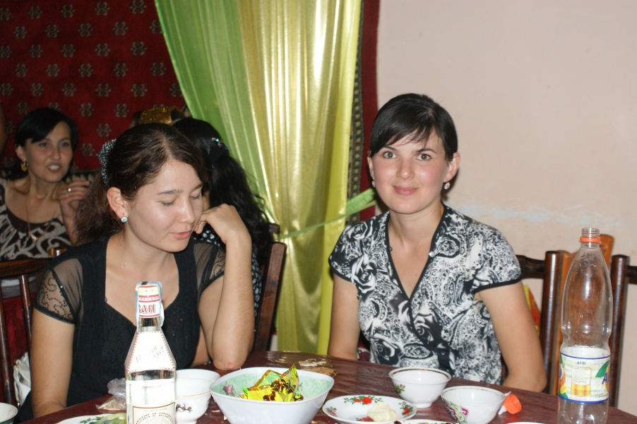 20 KHIVA Les amies de la mariée