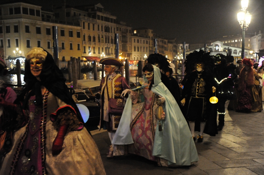 16 Défilé aux lanternes (le long du grand Canal)