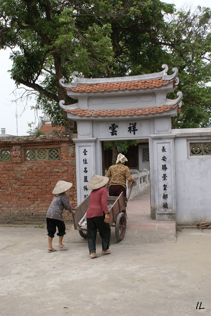Entree-de-pierre-au-style-Chinois-a-NINH-BINH